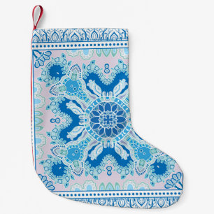 Petite Chaussette De Noël Décor coloré sur arrière - plan blanc,