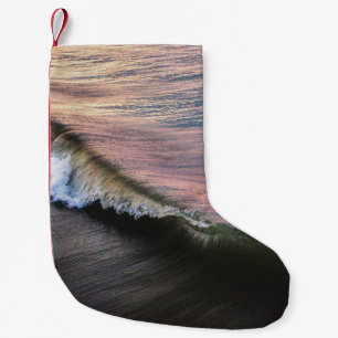 PETITE CHAUSSETTE DE NOËL DES VAGUES OCÉANIENNES CRASSENT SUR LE BORD PENDAN