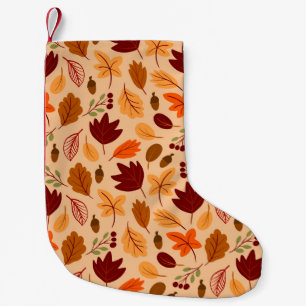 Petite Chaussette De Noël Feuilles d'automne, motif simple et enfantin.