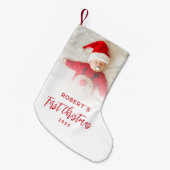 Petite Chaussette De Noël First Christmas Script Baby Photo personnalisée (Devant (Accrochage))