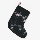 Petite Chaussette De Noël Flamant rose SUR ARRIÈRE - PLAN SOMBRE (Devant (Accrochage))