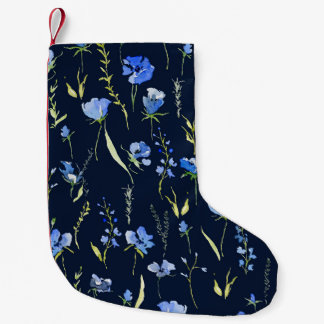 Petite Chaussette De Noël Fleurs bleues rustiques : Illustration botanique.