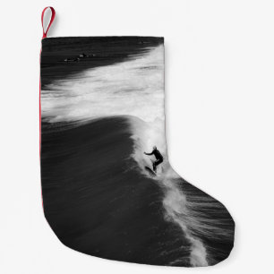 PETITE CHAUSSETTE DE NOËL HOMME SURFANT SUR DE GRANDES VAGUES