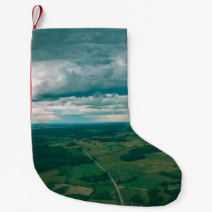 Petite Chaussette De Noël image de drone. vue aérienne de la zone rurale ave