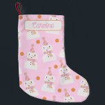 Petite Chaussette De Noël Joli rose Noël Snowman Enfants Personnalisé<br><div class="desc">Ce bas comprend un adorable motif de snowman pois rose et orange. Parfait pour les enfants pour les vacances. Un nom peut être ajouté en haut.</div>