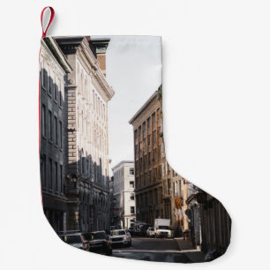 PETITE CHAUSSETTE DE NOËL LES VOITURES DISPOSÉES SUR LE CÔTÉ DE LA ROUTE 