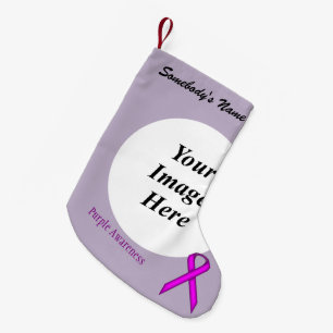 Petite Chaussette De Noël Modèle de ruban standard violet par Kenneth Yoncic