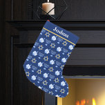 Petite Chaussette De Noël Motif Hanoukka mignon<br><div class="desc">Belle Hanoukka stockant en bleu joli avec un motif cool de la star du judaïsme,  rêvé pour les jeux de Chanukah amusants,  et la menorah juive pour les vacances.</div>