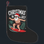 Petite Chaussette De Noël Noël en juillet Fantastique Noël Père Noël Beach<br><div class="desc">Père Noël beach humour,  plaisanterie de Noël d'été,  surfing Père Noël 2025,  vacances tropicales,  soleil et sable festifs,  Noël de juillet drôle,  temps chaud Père Noël,  vacances dans maillots de bain,  Noël sur la côte,  torsion de vacances</div>