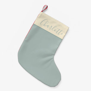 Petite Chaussette De Noël Nom personnalisé Minimaliste Dusty Blue écriture m