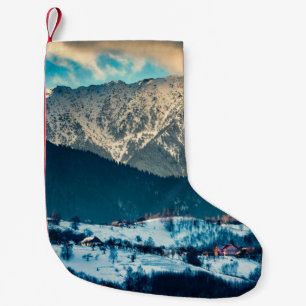 Petite Chaussette De Noël Paysage d'hiver dans la montagne des Carpates. Bra
