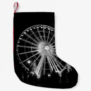 PETITE CHAUSSETTE DE NOËL PERSONNES PRÈS DE FERRIS WHEEL