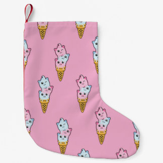 Petite Chaussette De Noël Petits motifs Crème glacée colorée sur l'abstra