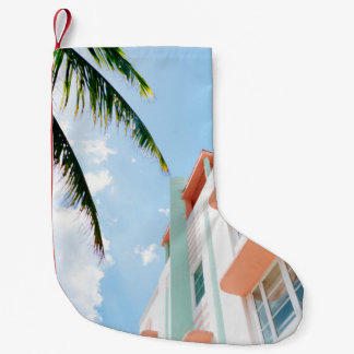 PETITE CHAUSSETTE DE NOËL PHOTO À FAIBLE ANGLE DE BÉTON BLANC ET ORANGE