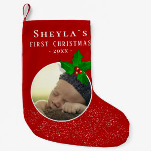 Petite Chaussette De Noël Première Noël de bébé Baie de houx rouge Photo