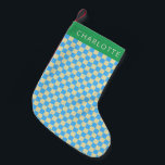 Petite Chaussette De Noël Retro esthétique Checkerboard bleu Personnalisé<br><div class="desc">Apportez un charme vintage à votre décor de vacances avec ce motif en damier bleu et blanc rétro esthétique et personnalisé bas de Noël. Parfait pour ajouter une touche nostalgique à votre manteau, ce bas peut être customisé d'un nom pour une ambiance personnelle et festive. Idéal pour ceux qui recherchent...</div>