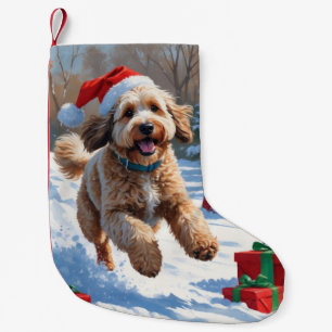 Petite Chaussette De Noël Scène de Noël enneigée avec un Bernedoodle festif