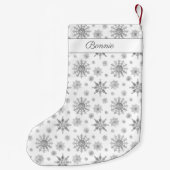 Petite Chaussette De Noël Silver Grey Snowflakes Motif et Nom personnalisé (Dos)