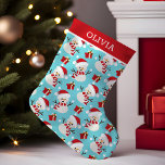 Petite Chaussette De Noël Snowman mignon Vacances d'hiver Motif de Noël<br><div class="desc">Célébrez la joie de l'hiver avec cette adorable réserve personnalisée. Un design gai de bonhomme de neige apporte une touche ludique à votre décor de Noël. La motif festive, avec des flocons de neige et des motifs hivernaux, évoque la chaleur et la magie de la période des fêtes. Parfait pour...</div>
