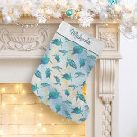 Petite Chaussette De Noël Tortue de mer Noël Tropical Beach Étincelle<br><div class="desc">Cette réserve personnalisée sur le thème côtier présente un motif de mignonnes tortues de mer bleu turquoise sur une abstraite arrière - plan de plage avec une fausse vague de parties scintillant et des accents d'étoile scintillants. Consultez la collection pour plus de produits correspondants, ou contactez-moi par Zazzle Conversation si...</div>