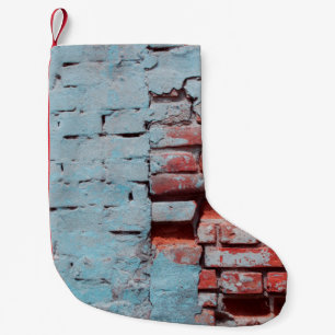 Petite Chaussette De Noël Vieux mur de brique grungy avec défauts naturels.
