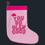 Petite Chaussette De Noël Vous Allez Glen Coco<br><div class="desc">Les filles moyennes citent You Go Glen Coco sur un arrière - plan rose</div>