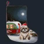 Petite Chaussette De Noël Winter Havanese Caravan Christmas Adventure<br><div class="desc">Laissez-vous tenter par la magie d'une nuit d'hiver enneigée alors qu'une caravane glisse gracieusement à travers le paysage illuminé par la lune. La beauté sereine de la neige scintillante et l'éclat enchanteur de la lune créent une scène captivante, promettant une aventure de Noël inoubliable remplie de chaleur, de joie et...</div>