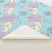 “Petite couverture Sherpa – Trèfle bleu et violet” (3/4)