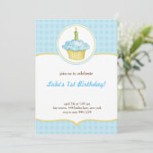 Petite Cupcake Première Invitation de garçon (Debout devant)
