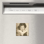 petite fille avec aimant de poupée (In Situ (Lave-vaisselle))