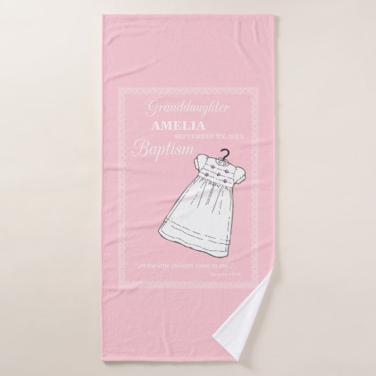 Petite-fille, Baptême Gown sur rose Personnalisé (Serviette de bain)