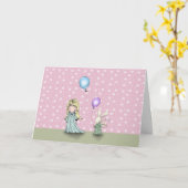 Petite fille et lapin avec ballons Carte d'anniver (Fleur jaune)