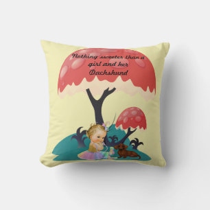 Petite fille et oreiller à lancer Dachshund