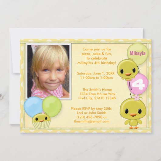 Petite invitation jaune d'anniversaire de poussin (Devant)