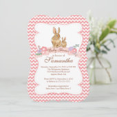 Petite lapin Lapin Girl Baby Shower Invitations (Debout devant)