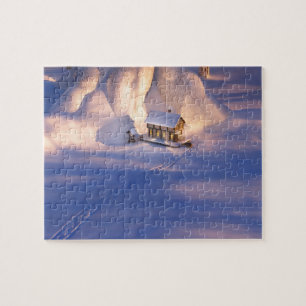 Petite maison dans le puzzle de neige