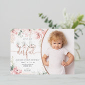 Petite Miss Onederful Rose Floral Invitation (Debout devant)