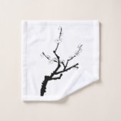 Petite perruque en fleurs de prune (Gant de toilette)