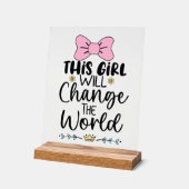 Petite petite fille en garderie (Angle)