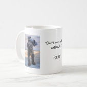 Petite tasse de café de chiot de Schnauzer (Devant gauche)