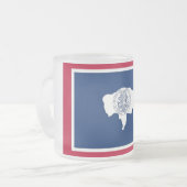 Petite tasse de verre dépoli avec drapeau Wyoming (Devant gauche)