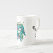 Petite tasse étrangère (Devant droit)