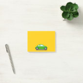 Petite voiture verte sur un Post-It jaune (Bureau)