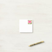 Petites notes de post-it de rose gigantesque (Sur un bureau)