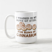 Petits pains de tasse drôle de cannelle (Gauche)