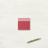 Petits Post-It à carreaux rouges (Sur un bureau)