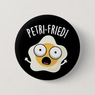 Petri-fried Grappig Gebakken Ei Pun Donker BG Ronde Button 5,7 Cm