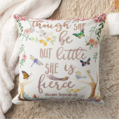 Peu de coussin féroce de crèche de fille de région (Couverture)