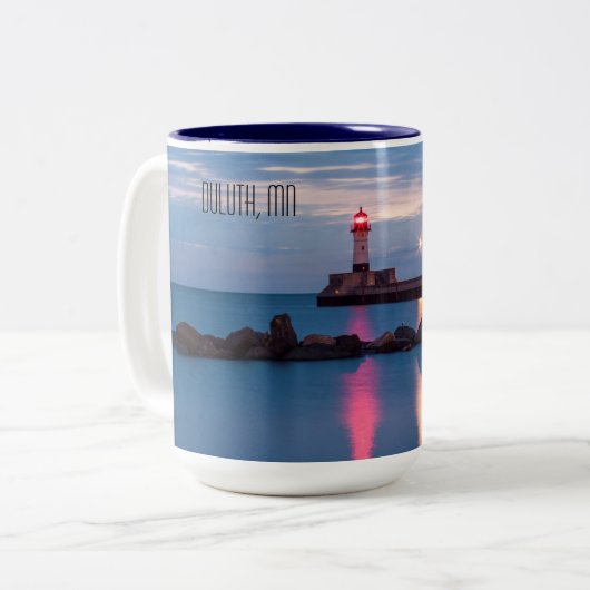 Phare À Sunrise Mug | Duluth, phare MN (Devant gauche)