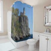 Phare fendu de roche de rideau en douche de plage (En situation)